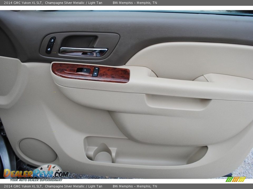 Door Panel of 2014 GMC Yukon XL SLT Photo #24