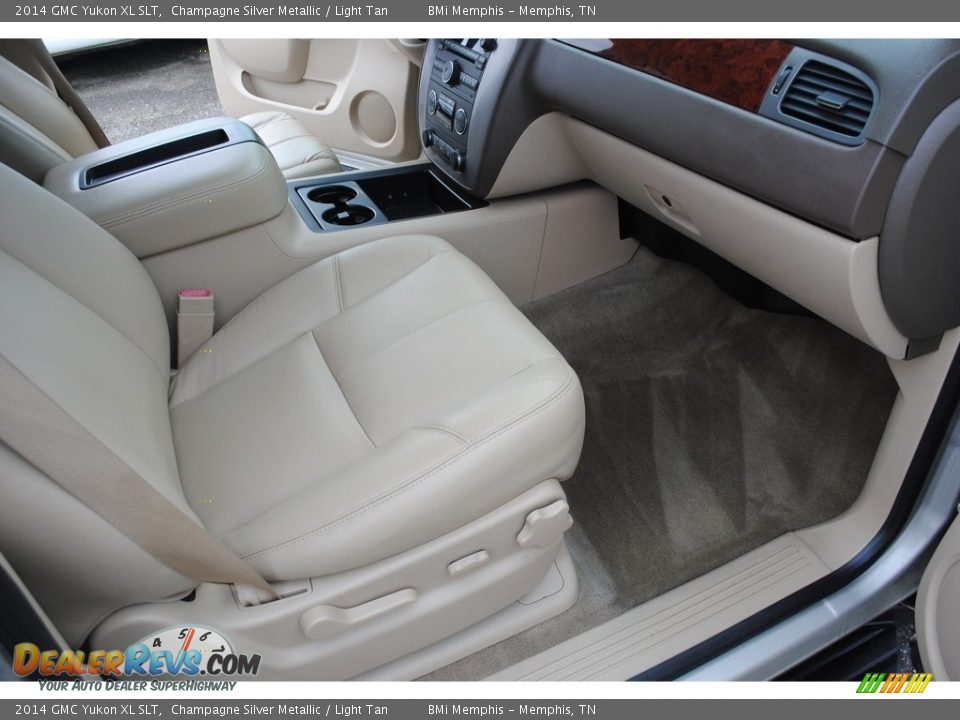 Front Seat of 2014 GMC Yukon XL SLT Photo #25