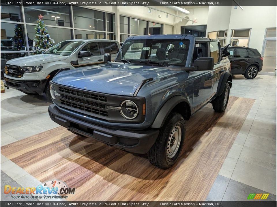 Azure Gray Metallic Tri-Coat 2023 Ford Bronco Base 4X4 4-Door Photo #3