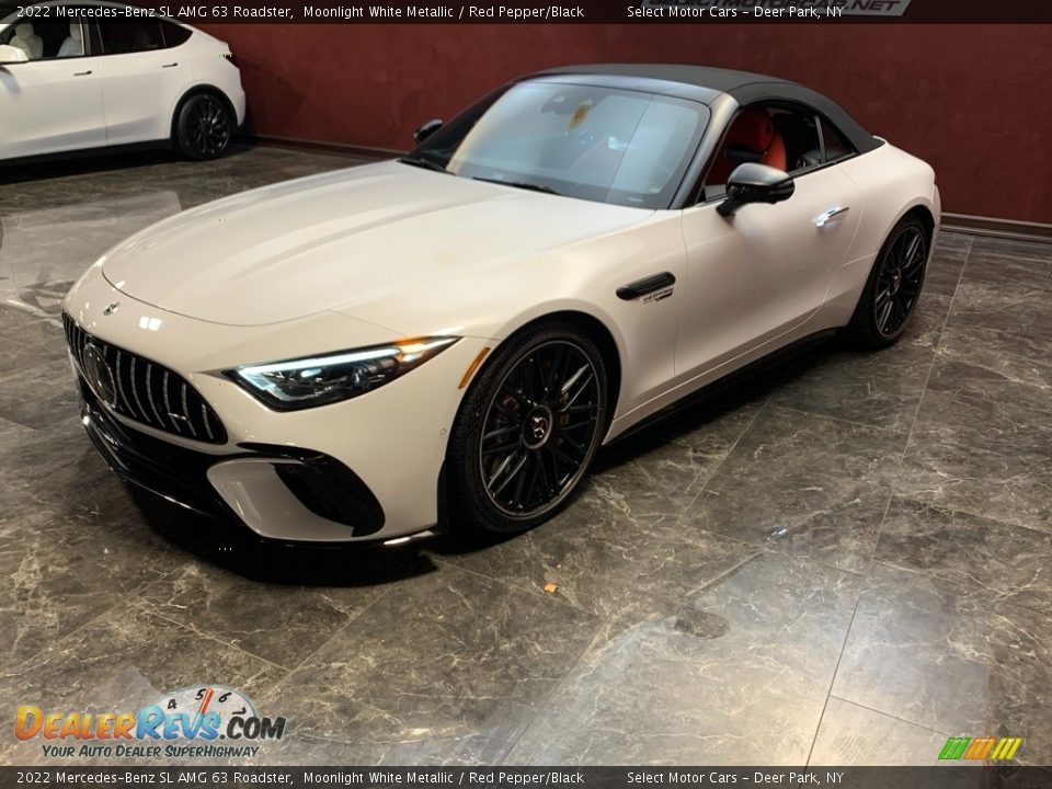 Front 3/4 View of 2022 Mercedes-Benz SL AMG 63 Roadster Photo #7