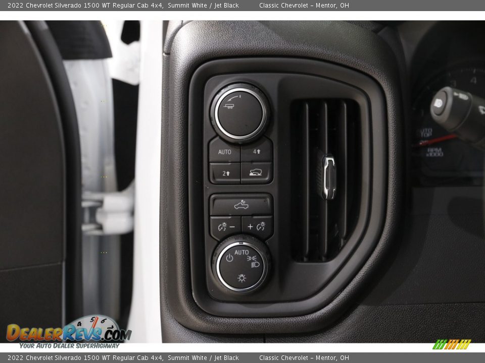 Controls of 2022 Chevrolet Silverado 1500 WT Regular Cab 4x4 Photo #6