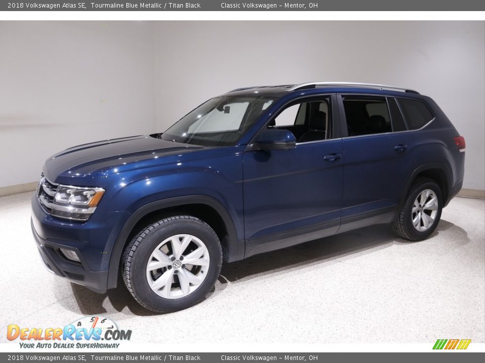 Front 3/4 View of 2018 Volkswagen Atlas SE Photo #3