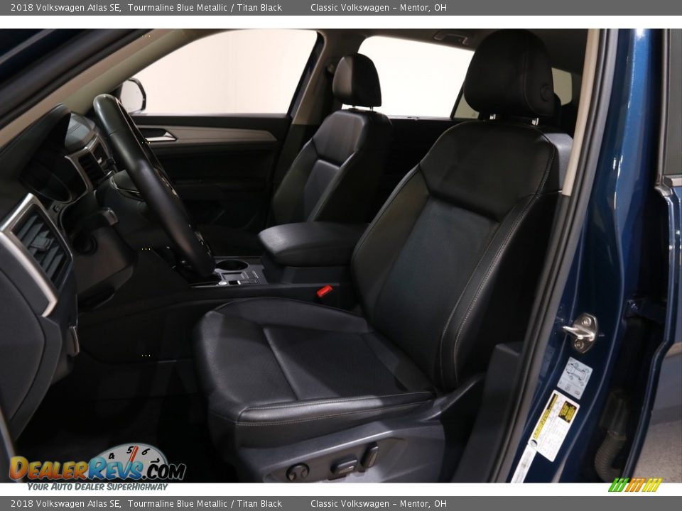 Front Seat of 2018 Volkswagen Atlas SE Photo #5
