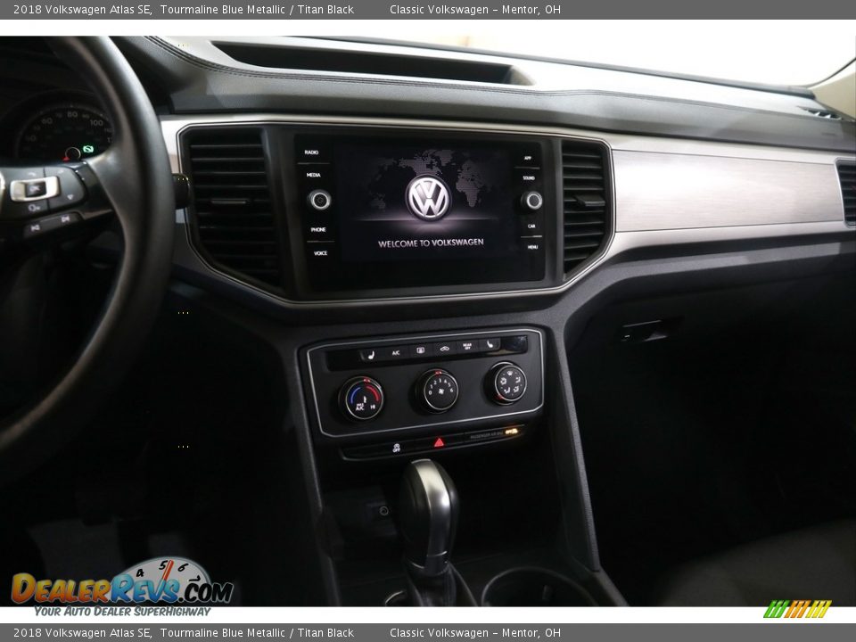 Controls of 2018 Volkswagen Atlas SE Photo #9