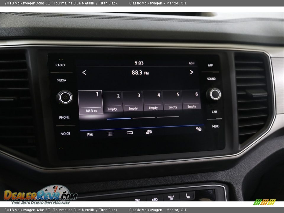Controls of 2018 Volkswagen Atlas SE Photo #10