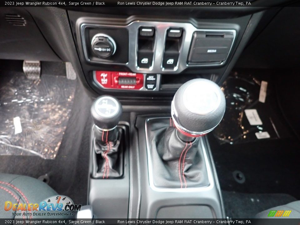 2023 Jeep Wrangler Rubicon 4x4 Shifter Photo #17