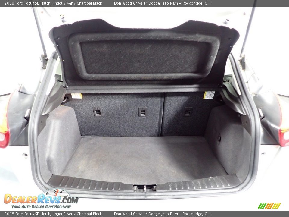 2018 Ford Focus SE Hatch Ingot Silver / Charcoal Black Photo #9