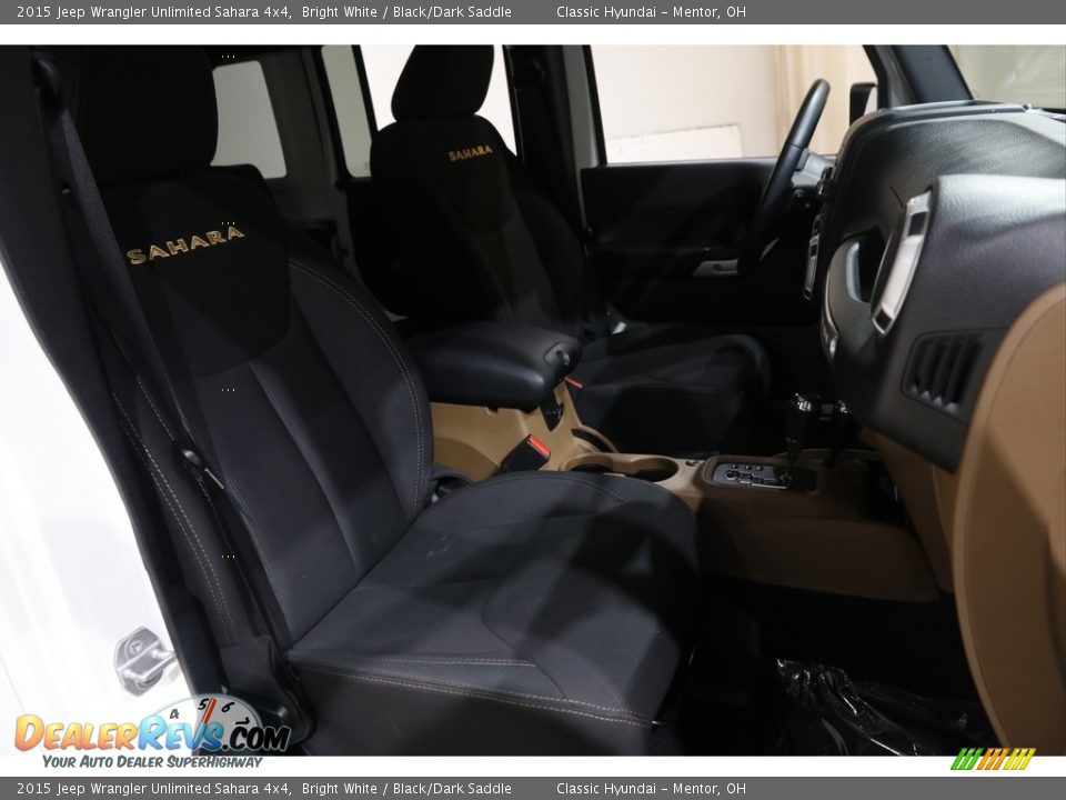 2015 Jeep Wrangler Unlimited Sahara 4x4 Bright White / Black/Dark Saddle Photo #13