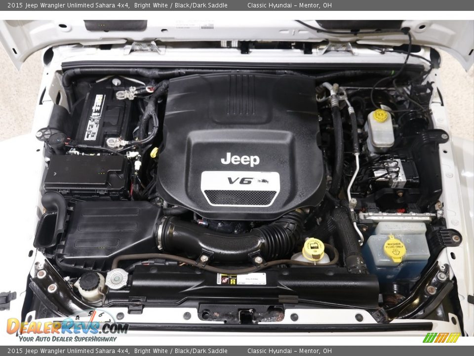 2015 Jeep Wrangler Unlimited Sahara 4x4 Bright White / Black/Dark Saddle Photo #17
