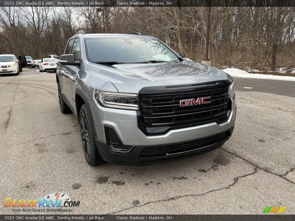 Front 3/4 View of 2023 GMC Acadia SLE AWD Photo #4