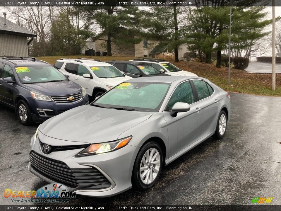 Front 3/4 View of 2021 Toyota Camry LE AWD Photo #2