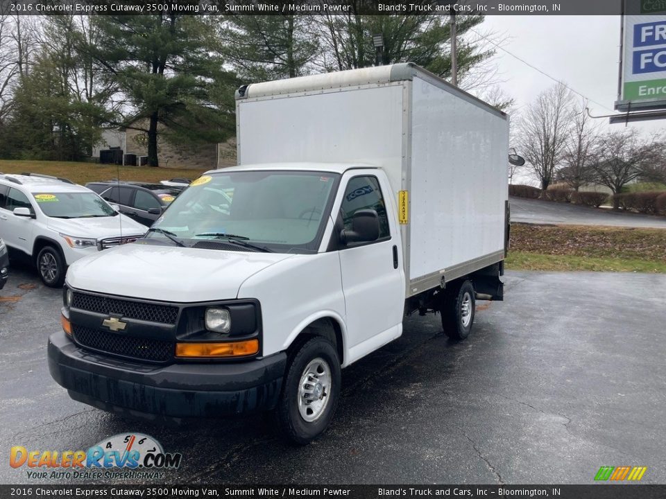 Front 3/4 View of 2016 Chevrolet Express Cutaway 3500 Moving Van Photo #2