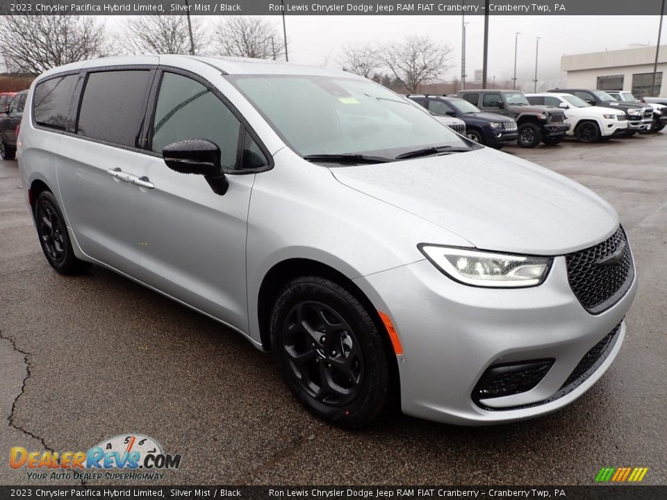 Front 3/4 View of 2023 Chrysler Pacifica Hybrid Limited Photo #7