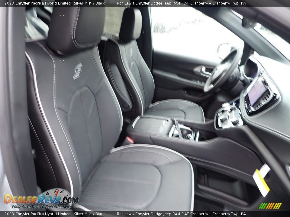 Front Seat of 2023 Chrysler Pacifica Hybrid Limited Photo #10