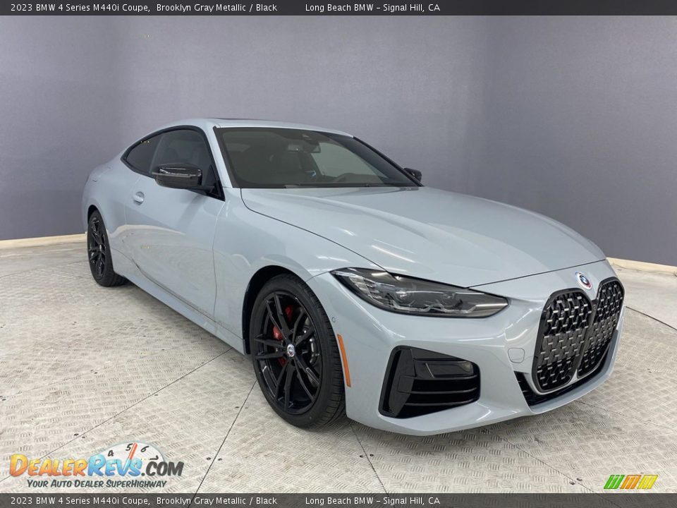 Front 3/4 View of 2023 BMW 4 Series M440i Coupe Photo #26