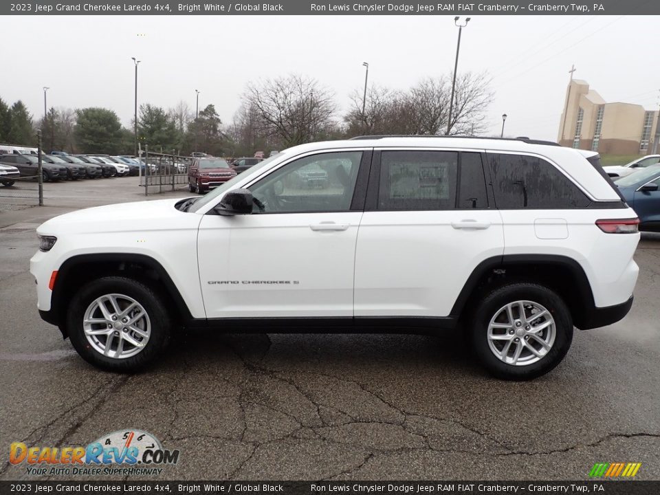 2023 Jeep Grand Cherokee Laredo 4x4 Bright White / Global Black Photo #2