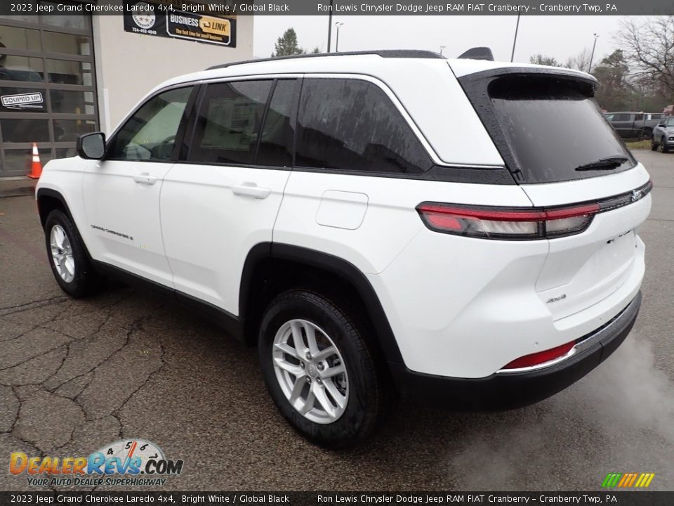 2023 Jeep Grand Cherokee Laredo 4x4 Bright White / Global Black Photo #3