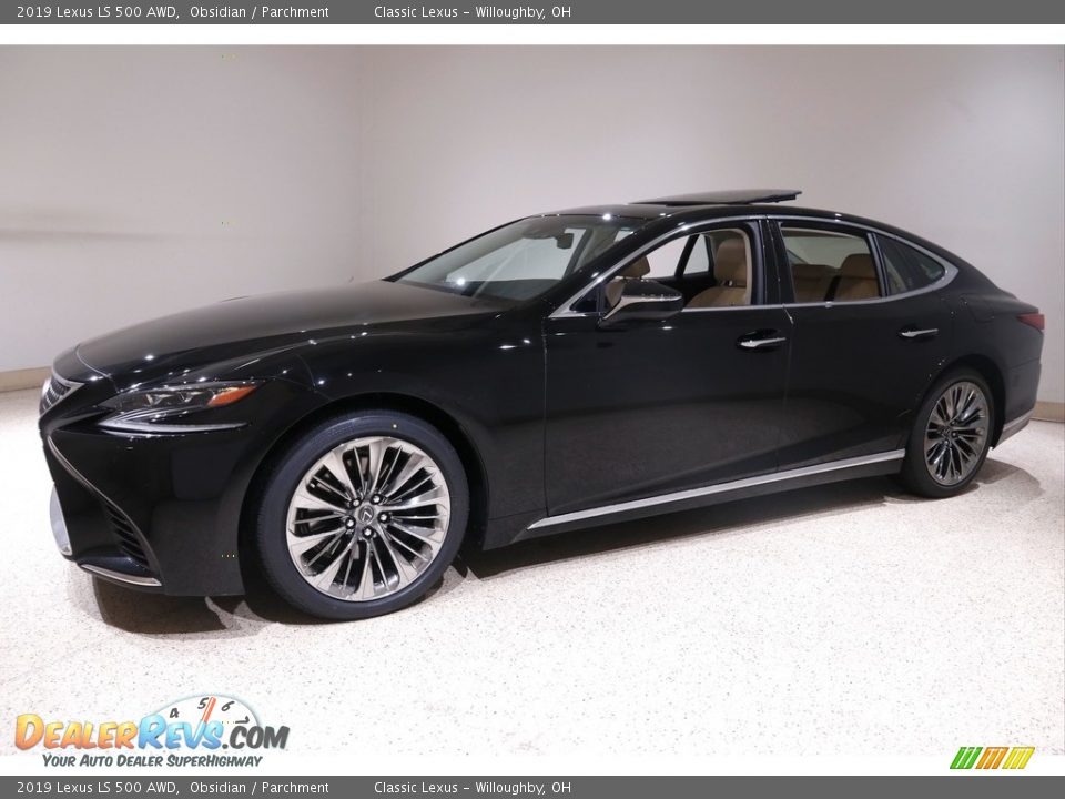 Front 3/4 View of 2019 Lexus LS 500 AWD Photo #3