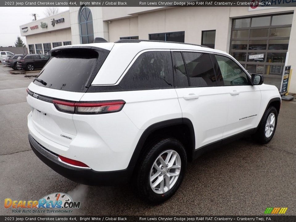 2023 Jeep Grand Cherokee Laredo 4x4 Bright White / Global Black Photo #5