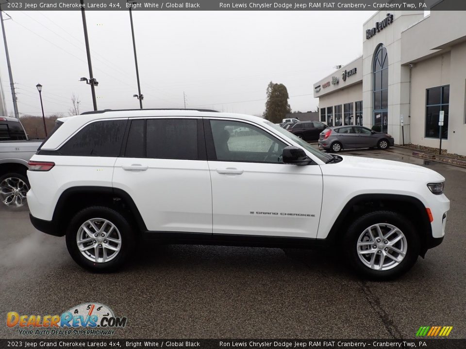 2023 Jeep Grand Cherokee Laredo 4x4 Bright White / Global Black Photo #6