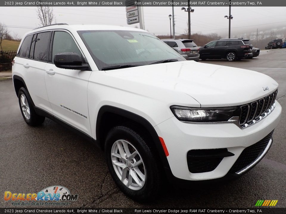 2023 Jeep Grand Cherokee Laredo 4x4 Bright White / Global Black Photo #7