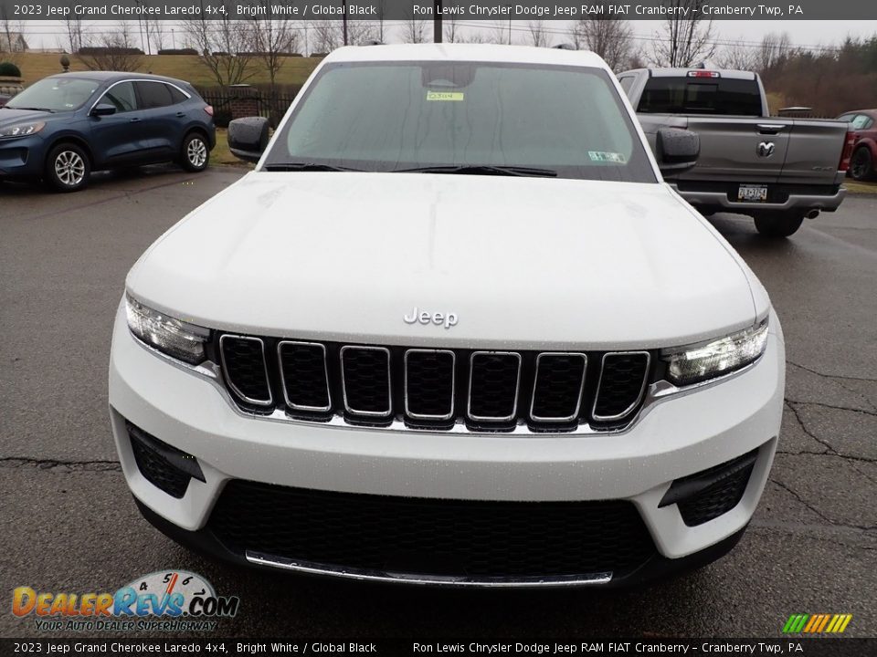 2023 Jeep Grand Cherokee Laredo 4x4 Bright White / Global Black Photo #8