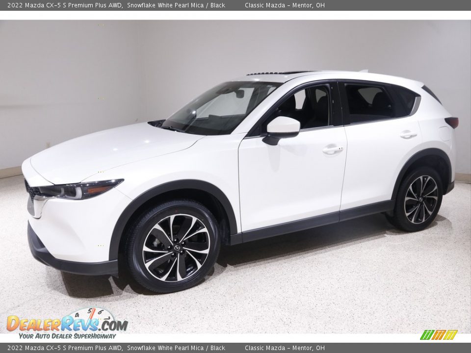 Front 3/4 View of 2022 Mazda CX-5 S Premium Plus AWD Photo #3