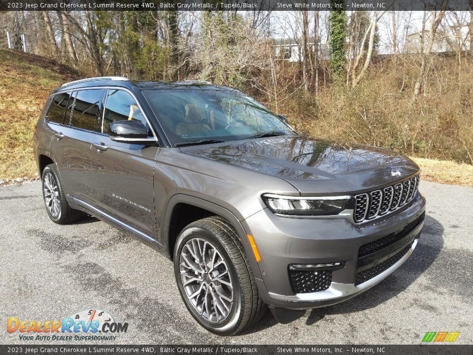 Front 3/4 View of 2023 Jeep Grand Cherokee L Summit Reserve 4WD Photo #4