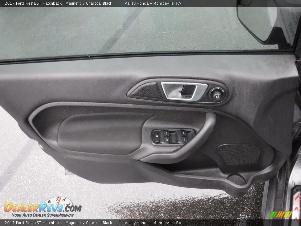 2017 Ford Fiesta ST Hatchback Magnetic / Charcoal Black Photo #12