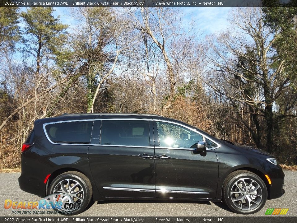 2022 Chrysler Pacifica Limited AWD Brilliant Black Crystal Pearl / Black/Alloy Photo #5