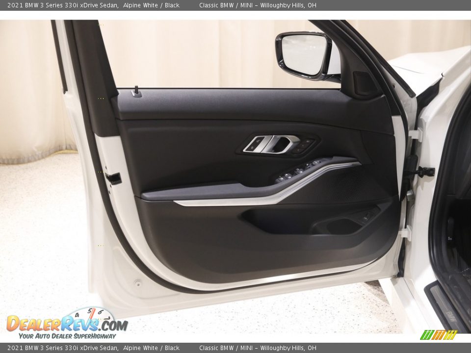 Door Panel of 2021 BMW 3 Series 330i xDrive Sedan Photo #4