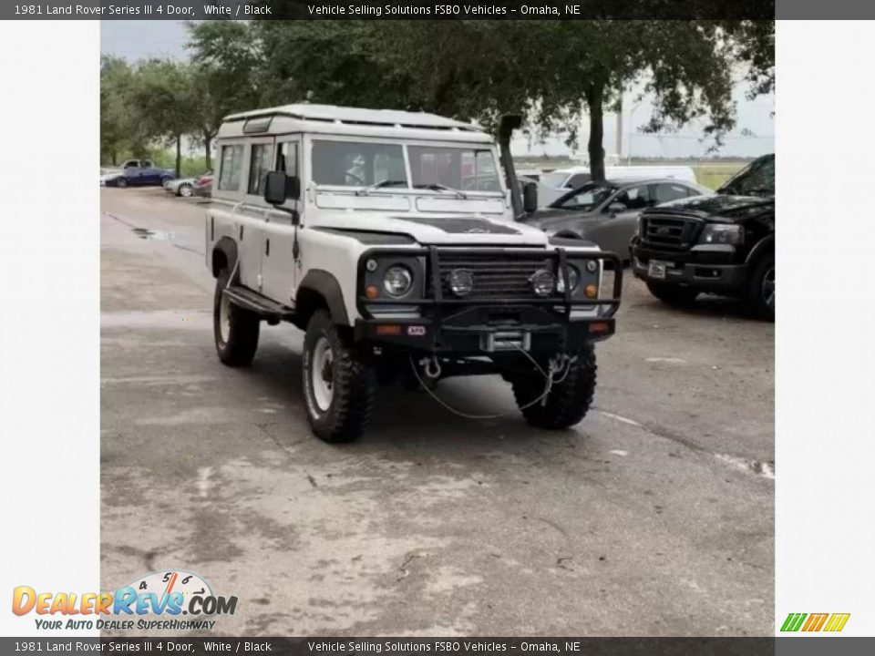 Front 3/4 View of 1981 Land Rover Series III 4 Door Photo #1