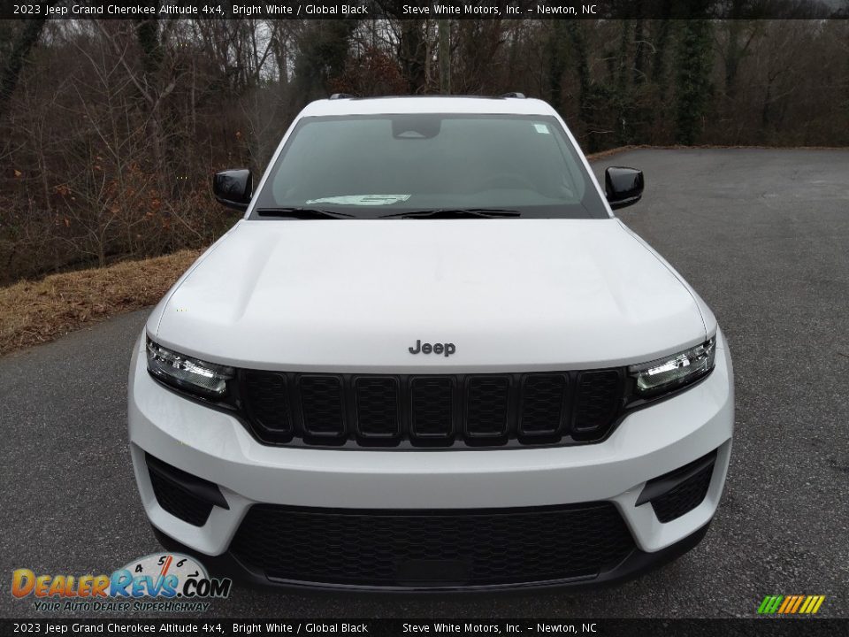 2023 Jeep Grand Cherokee Altitude 4x4 Bright White / Global Black Photo #3