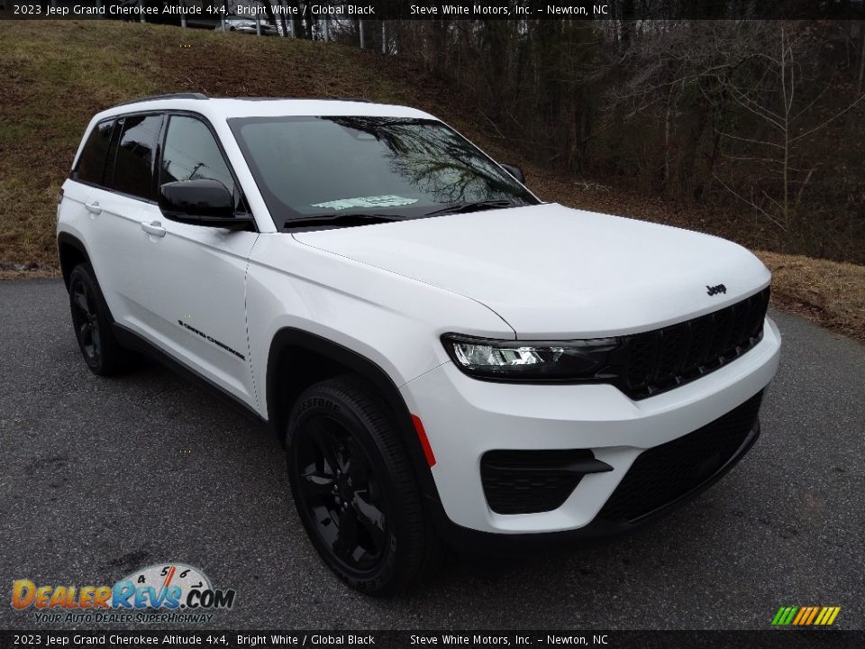 2023 Jeep Grand Cherokee Altitude 4x4 Bright White / Global Black Photo #4