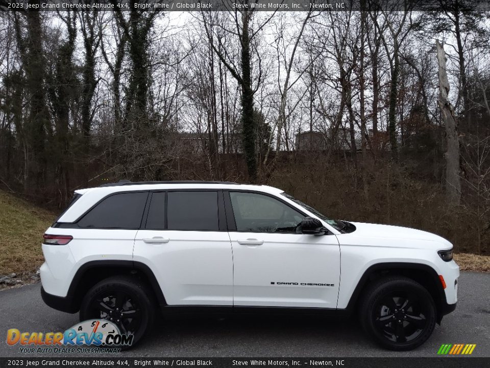 2023 Jeep Grand Cherokee Altitude 4x4 Bright White / Global Black Photo #5