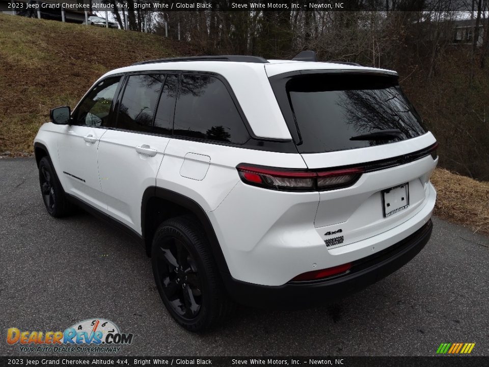 2023 Jeep Grand Cherokee Altitude 4x4 Bright White / Global Black Photo #8