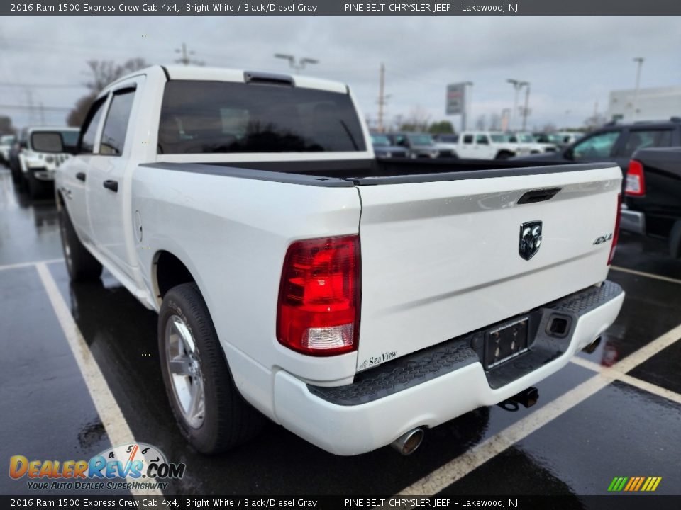 2016 Ram 1500 Express Crew Cab 4x4 Bright White / Black/Diesel Gray Photo #8