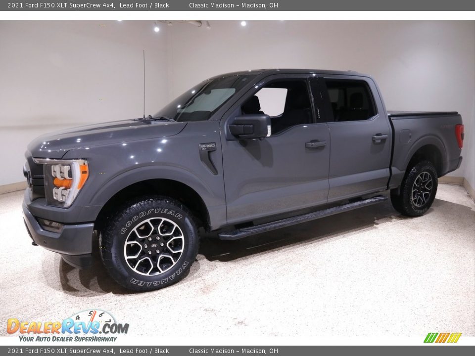 Front 3/4 View of 2021 Ford F150 XLT SuperCrew 4x4 Photo #3