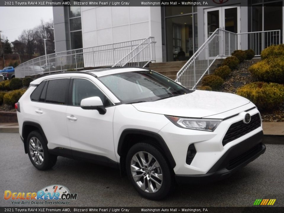 Front 3/4 View of 2021 Toyota RAV4 XLE Premium AWD Photo #1