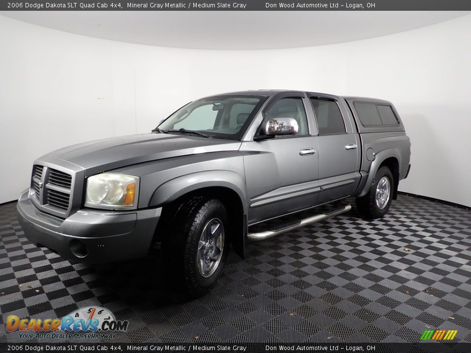 2006 Dodge Dakota SLT Quad Cab 4x4 Mineral Gray Metallic / Medium Slate Gray Photo #4