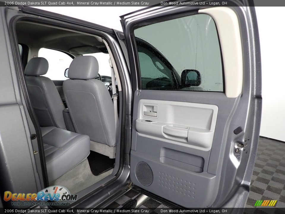 2006 Dodge Dakota SLT Quad Cab 4x4 Mineral Gray Metallic / Medium Slate Gray Photo #25