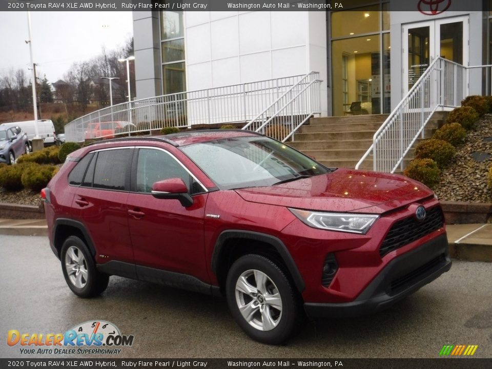 Front 3/4 View of 2020 Toyota RAV4 XLE AWD Hybrid Photo #1