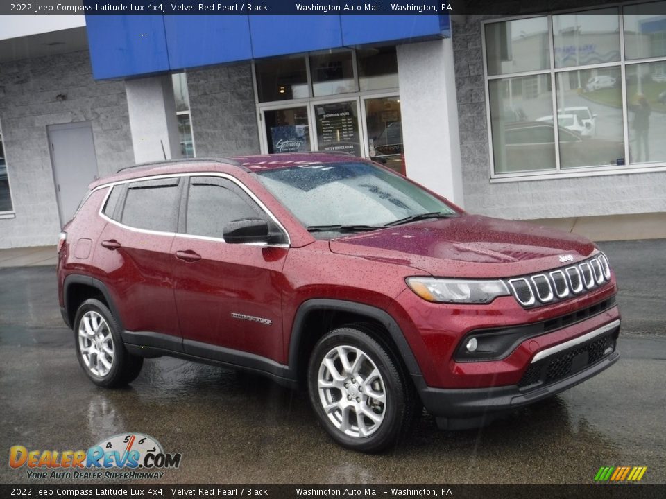 Front 3/4 View of 2022 Jeep Compass Latitude Lux 4x4 Photo #1