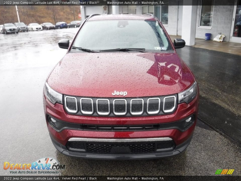 2022 Jeep Compass Latitude Lux 4x4 Velvet Red Pearl / Black Photo #5