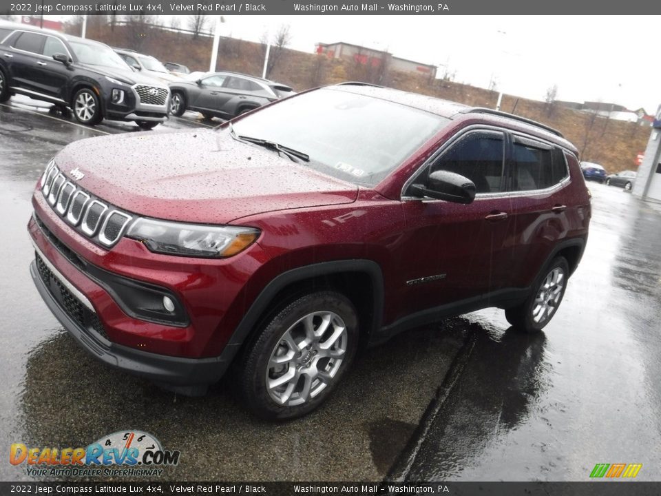 2022 Jeep Compass Latitude Lux 4x4 Velvet Red Pearl / Black Photo #6