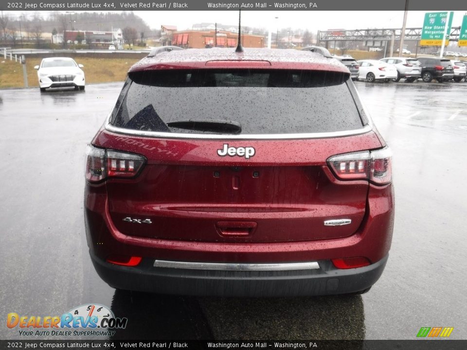 2022 Jeep Compass Latitude Lux 4x4 Velvet Red Pearl / Black Photo #9