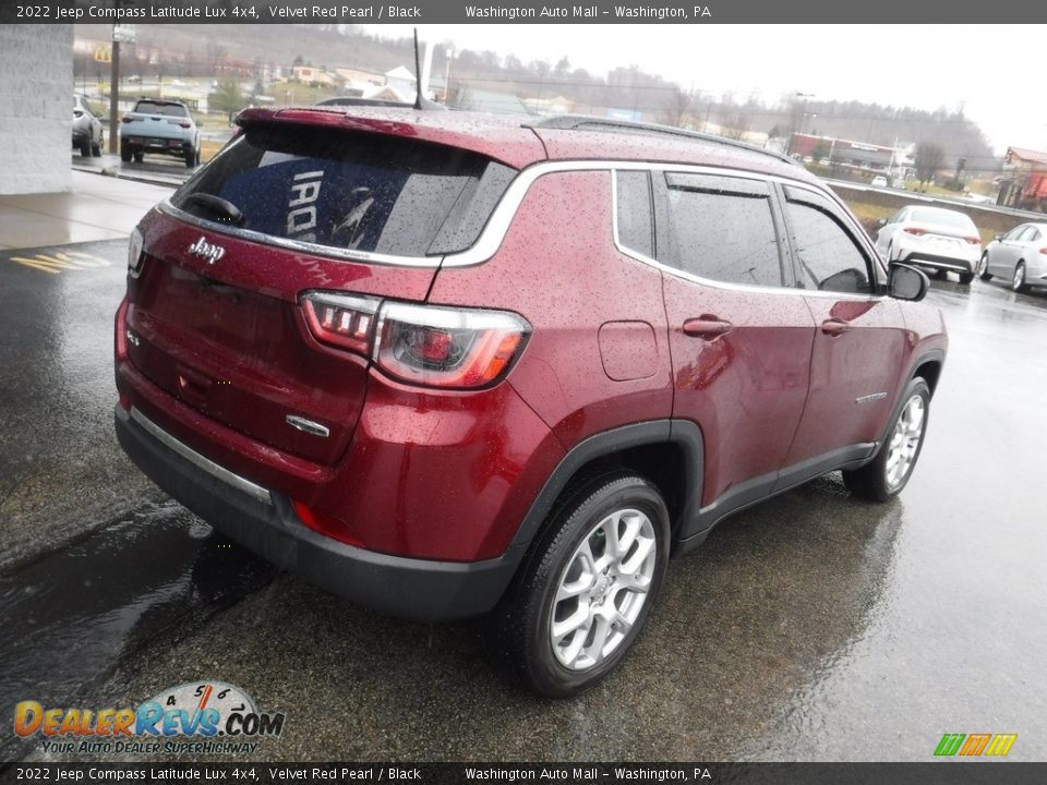 2022 Jeep Compass Latitude Lux 4x4 Velvet Red Pearl / Black Photo #10