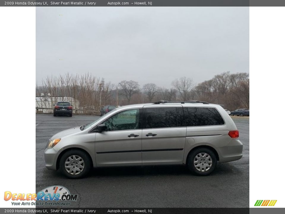 2009 Honda Odyssey LX Silver Pearl Metallic / Ivory Photo #2