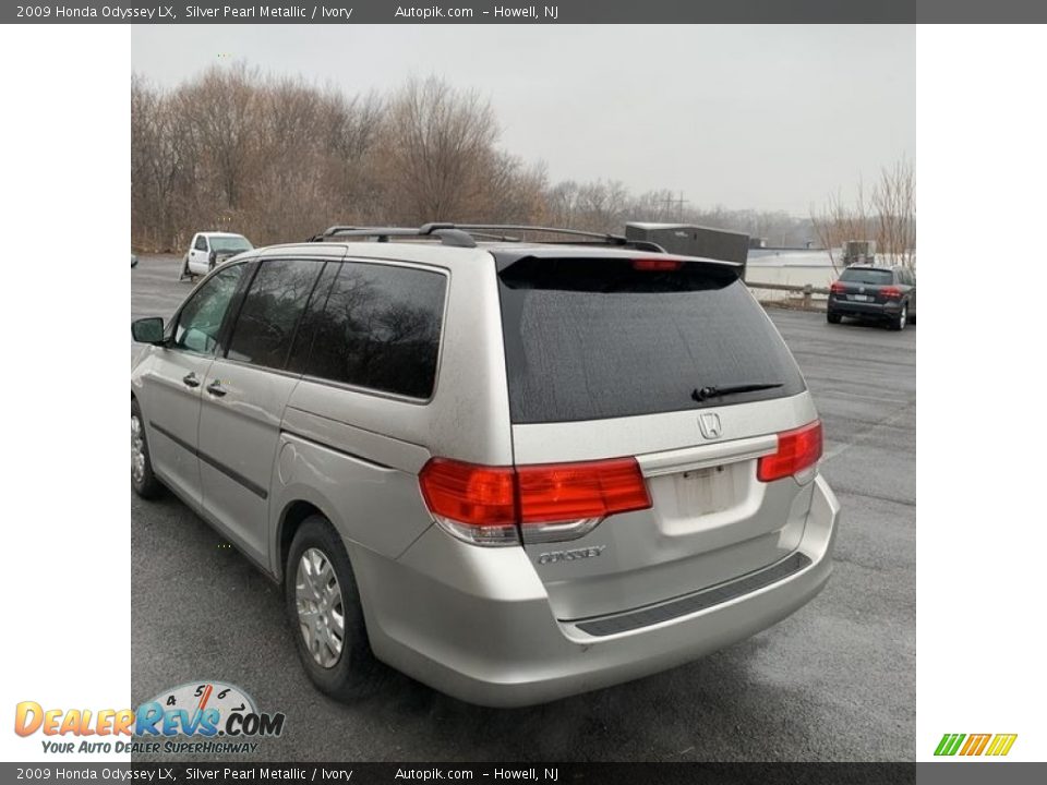 2009 Honda Odyssey LX Silver Pearl Metallic / Ivory Photo #3