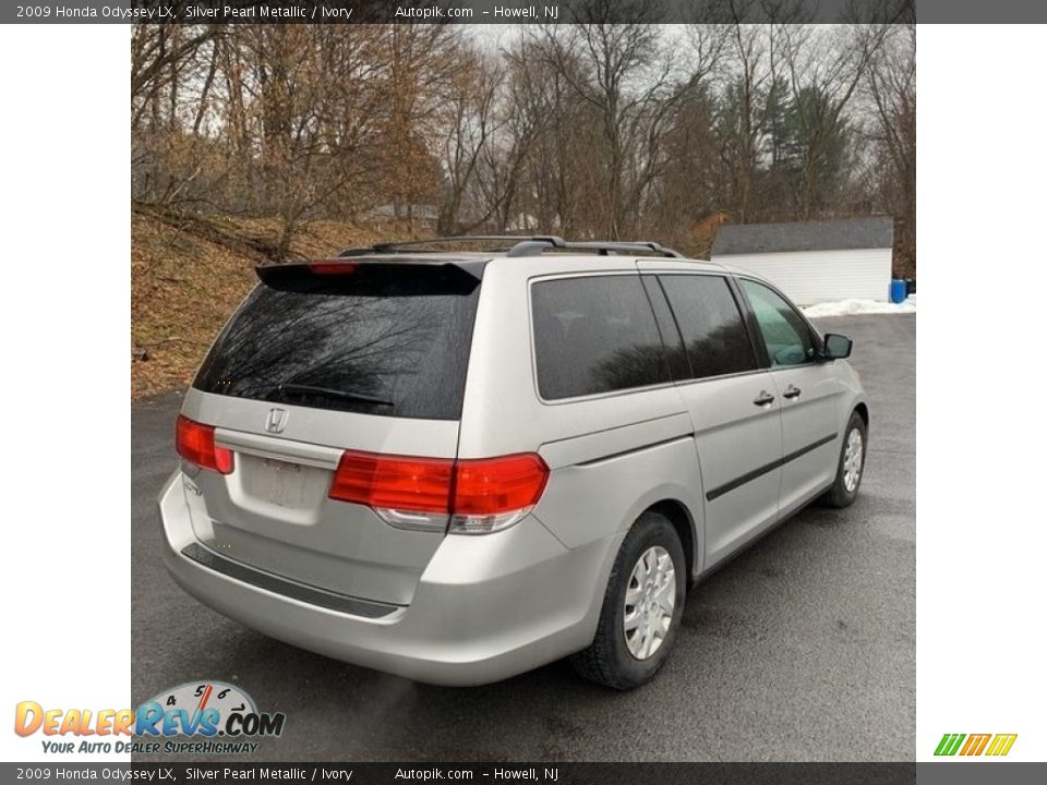 2009 Honda Odyssey LX Silver Pearl Metallic / Ivory Photo #5